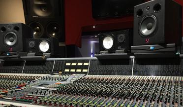 What Studio Monitors (Reference Speakers) Do Professional Recording Studios  Use? The Most Famous Studios Use These! – Classify Sound