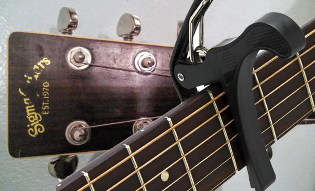 Capo Wear on Guitar Headstock